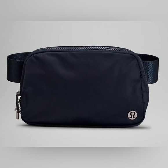 Lululemon Everywhere Black Belt Bag - Picture 1 of 6